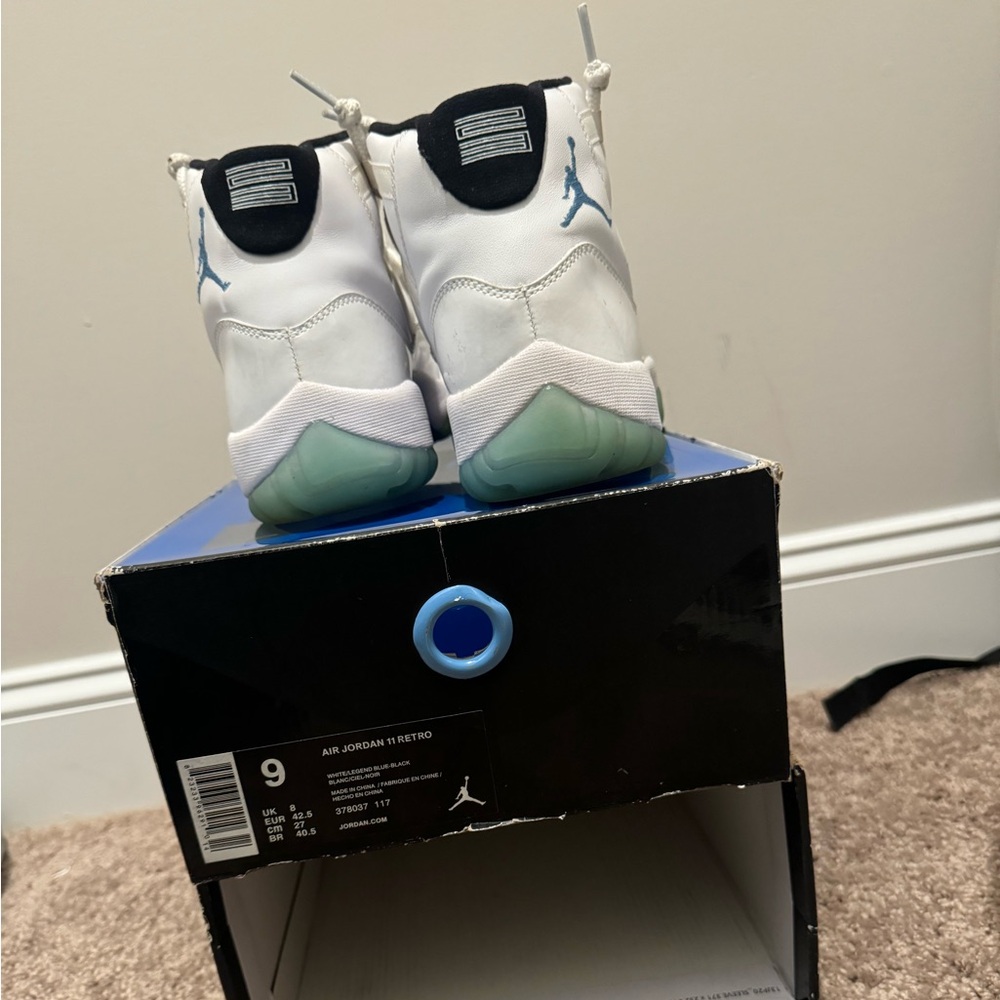 Air Jordan 11 Retro legend blue
